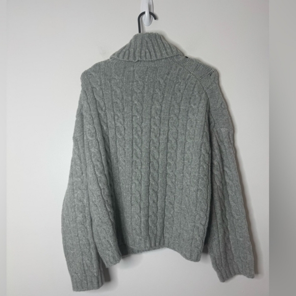 NWOT Women's Abercrombie & Fitch Soft Gray Turtleneck Sweater - Picture 8 of 9